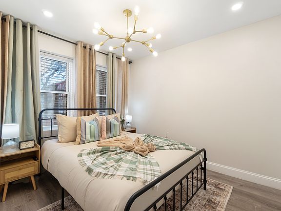 3rd image of 17 Crescent Ave #1