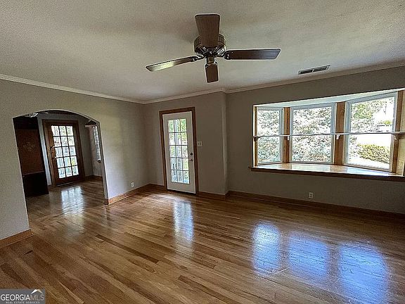 4th image of 906 McLaurin St