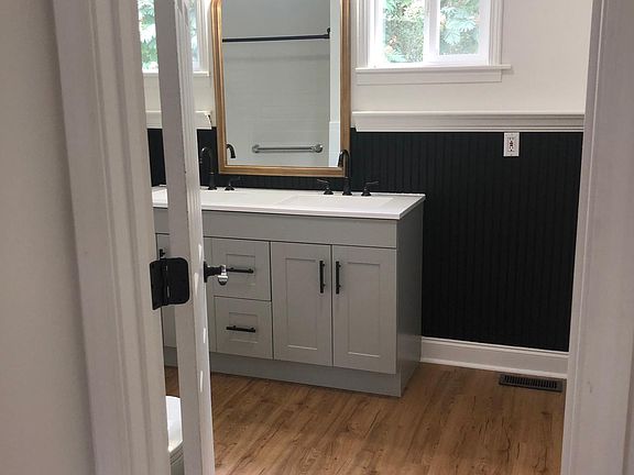 3rd image of 107 Crane Ave