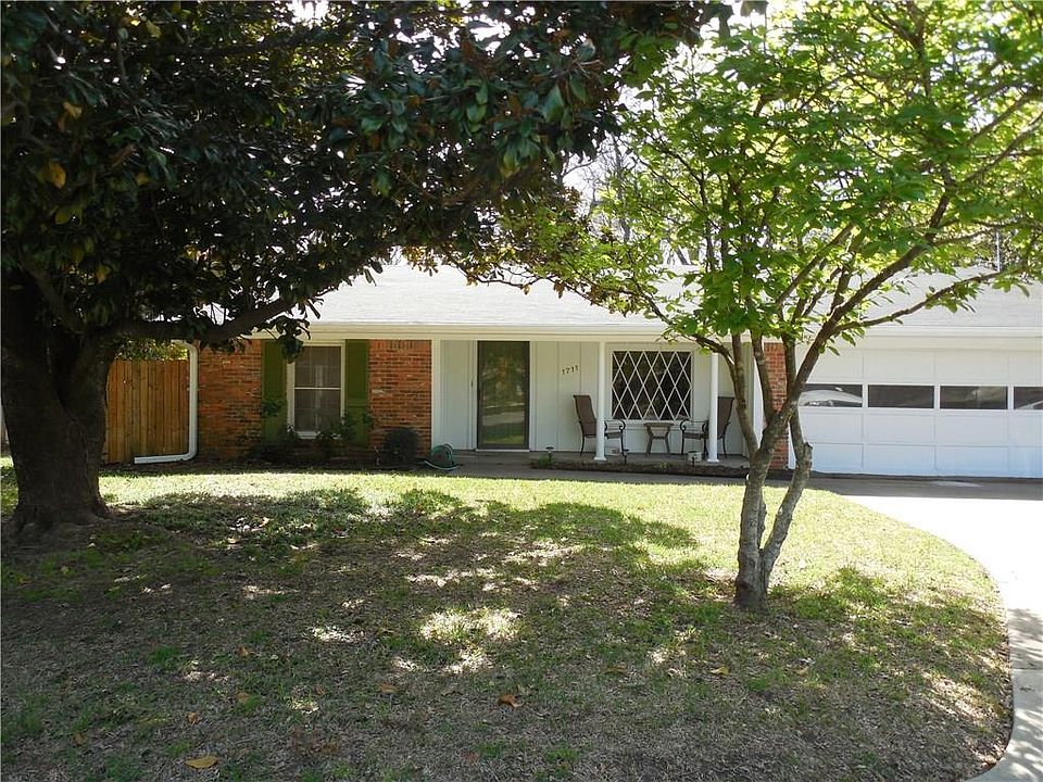 1st image of 1711 Lexington Cir