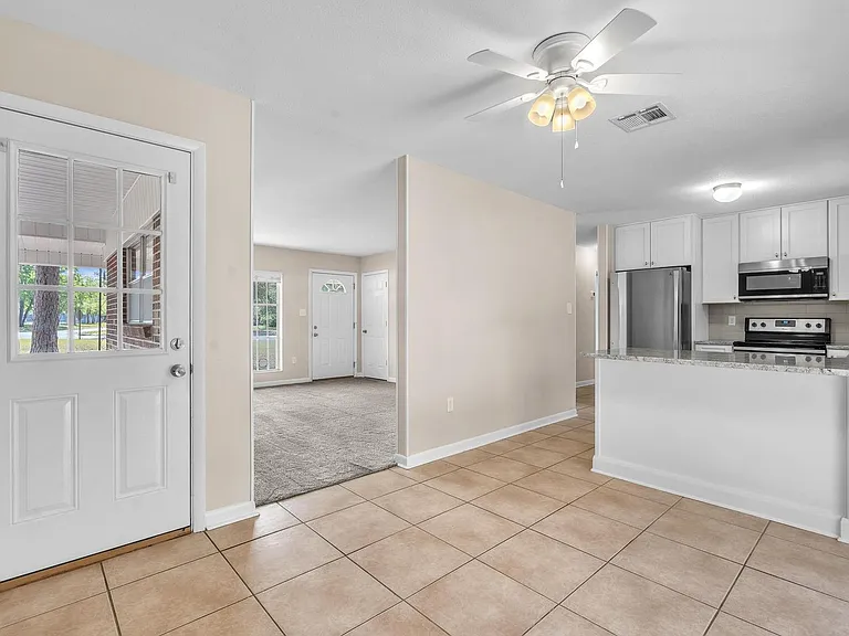 385 Lincoln Ave — Photo 9