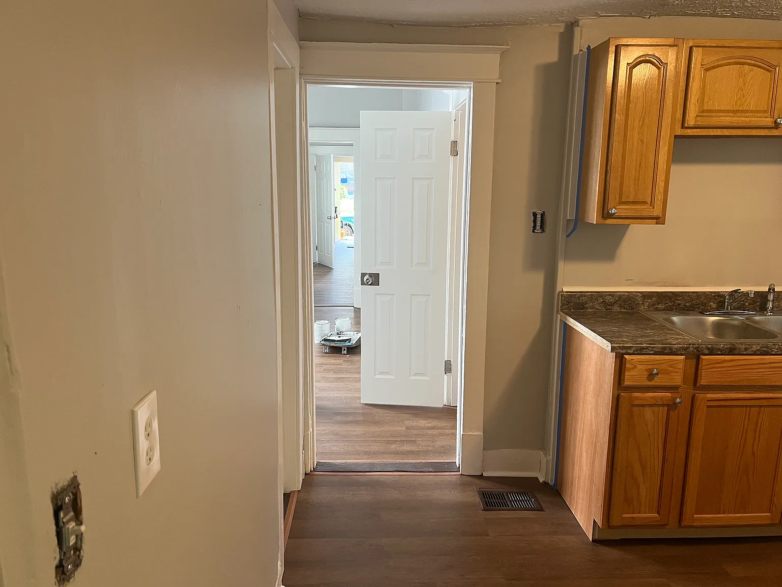 3 bed, 1000 sqft, $1,350 — Photo 2