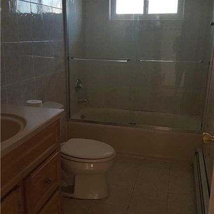 4th image of 407 Nassau Avenue
