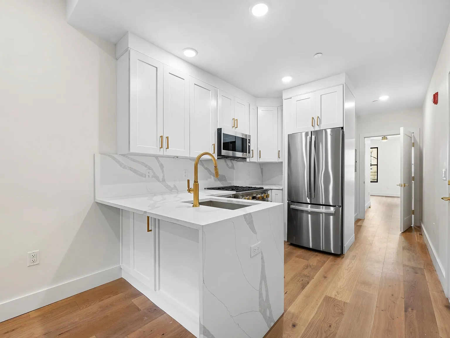 2 bed, 2.0 bath, 947 sqft, $5,000 — Photo 1