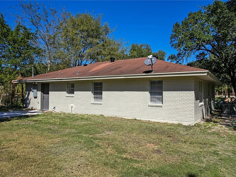 22299 FM 39 — Photo 26
