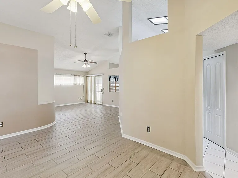 13750 Huntwick Dr — Photo 6