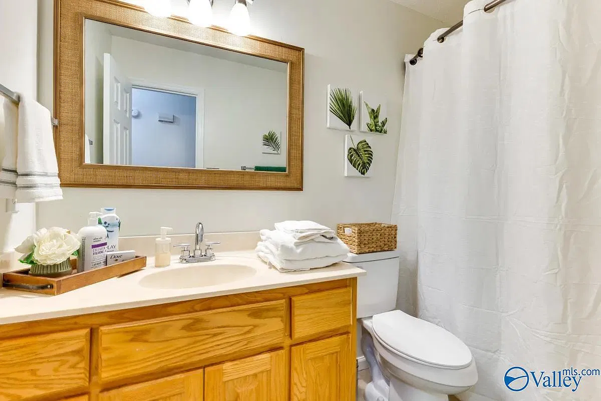 4 bed, 2.5 bath, 1941 sqft, $2,798 — Photo 2