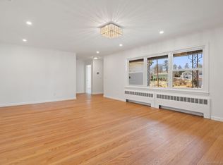 2 Old Field Rd, West Hartford, CT 06117