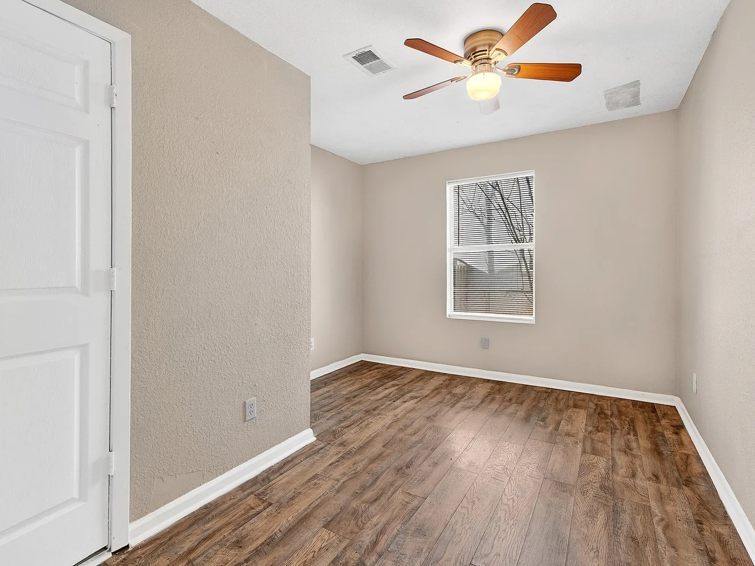 905 Parmer Avenue - A — Photo 3