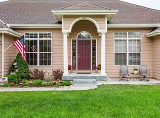 304 Ruths Ln, Wamego, KS 66547