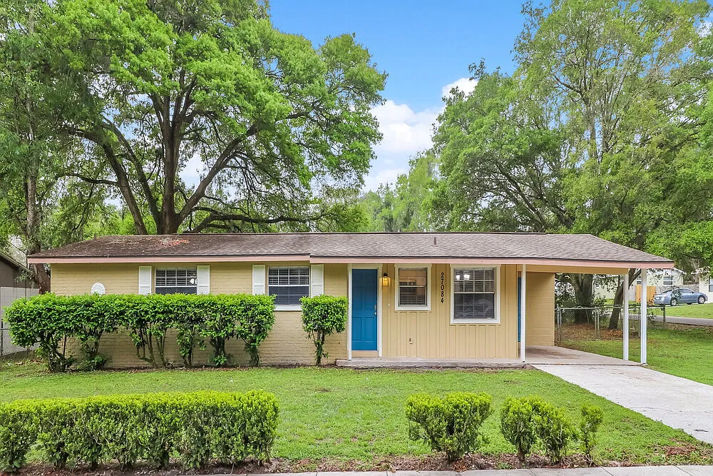 3 bed, 2.0 bath, 1094 sqft, $1,585 — Photo 1