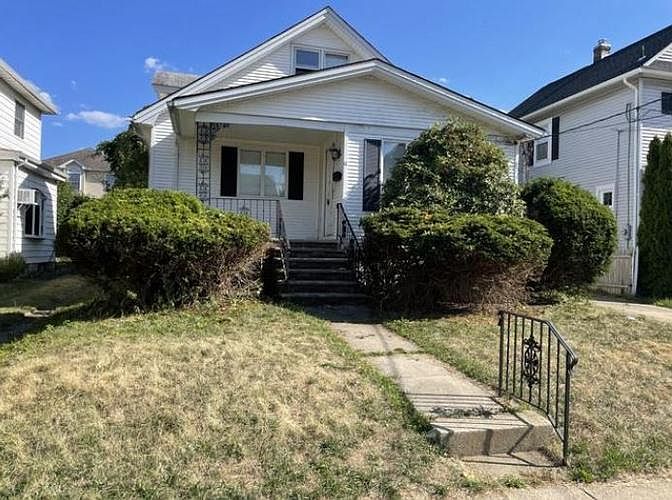 1st image of 11 Fairview Ave