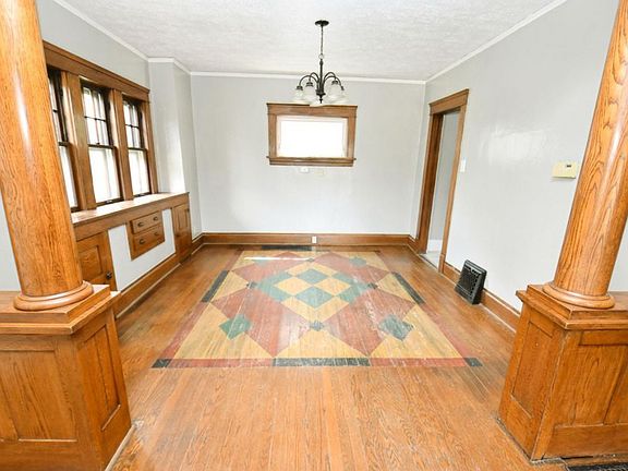 4th image of 712 Van Buren St