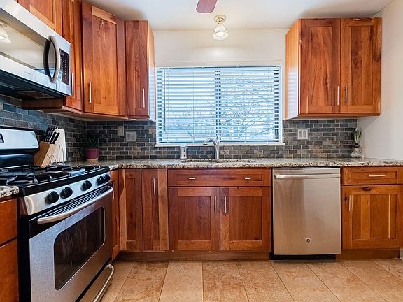 5th image of 961 Brunswick Cir