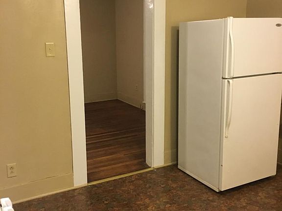 4th image of 208 Muller St
