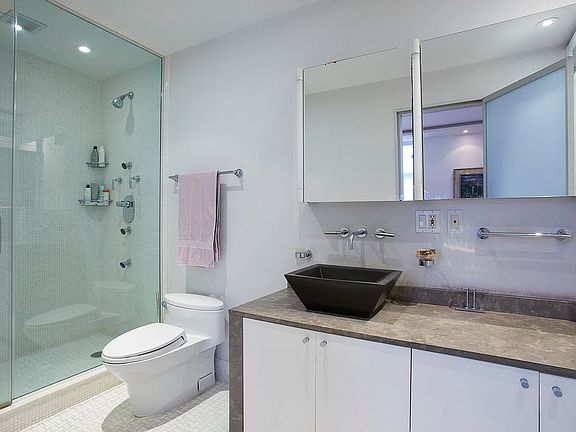 5th image of 188 E 70th St APT 27B