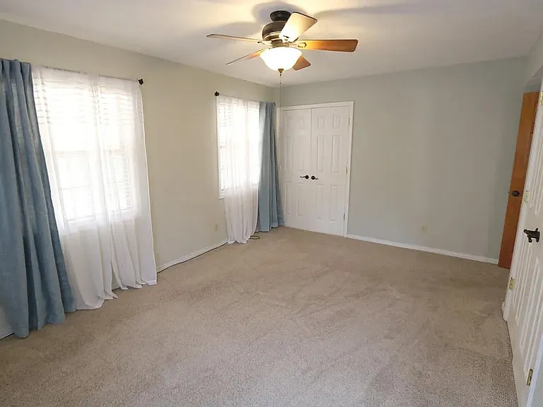 2206 Bluecutt Rd — Photo 6