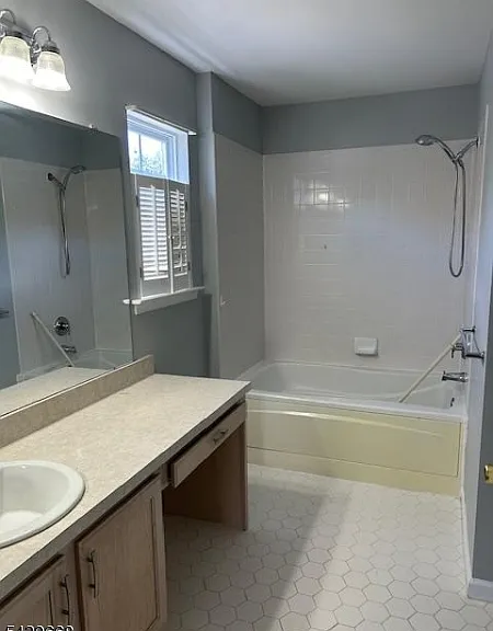 240 Winding Hill Dr — Photo 11