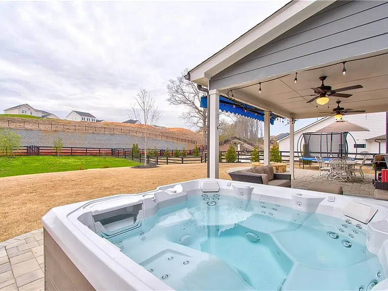 409 Carmichael Cir — Photo 31