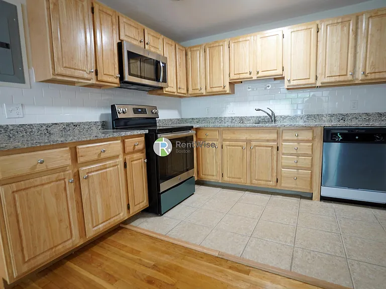 221 Babcock St — Photo 4