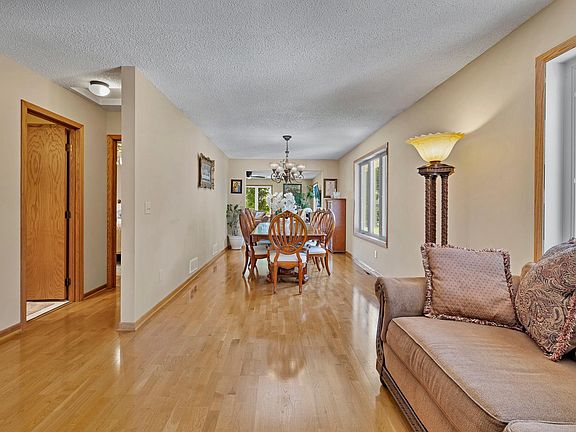 5th image of 343 Pierce St NE