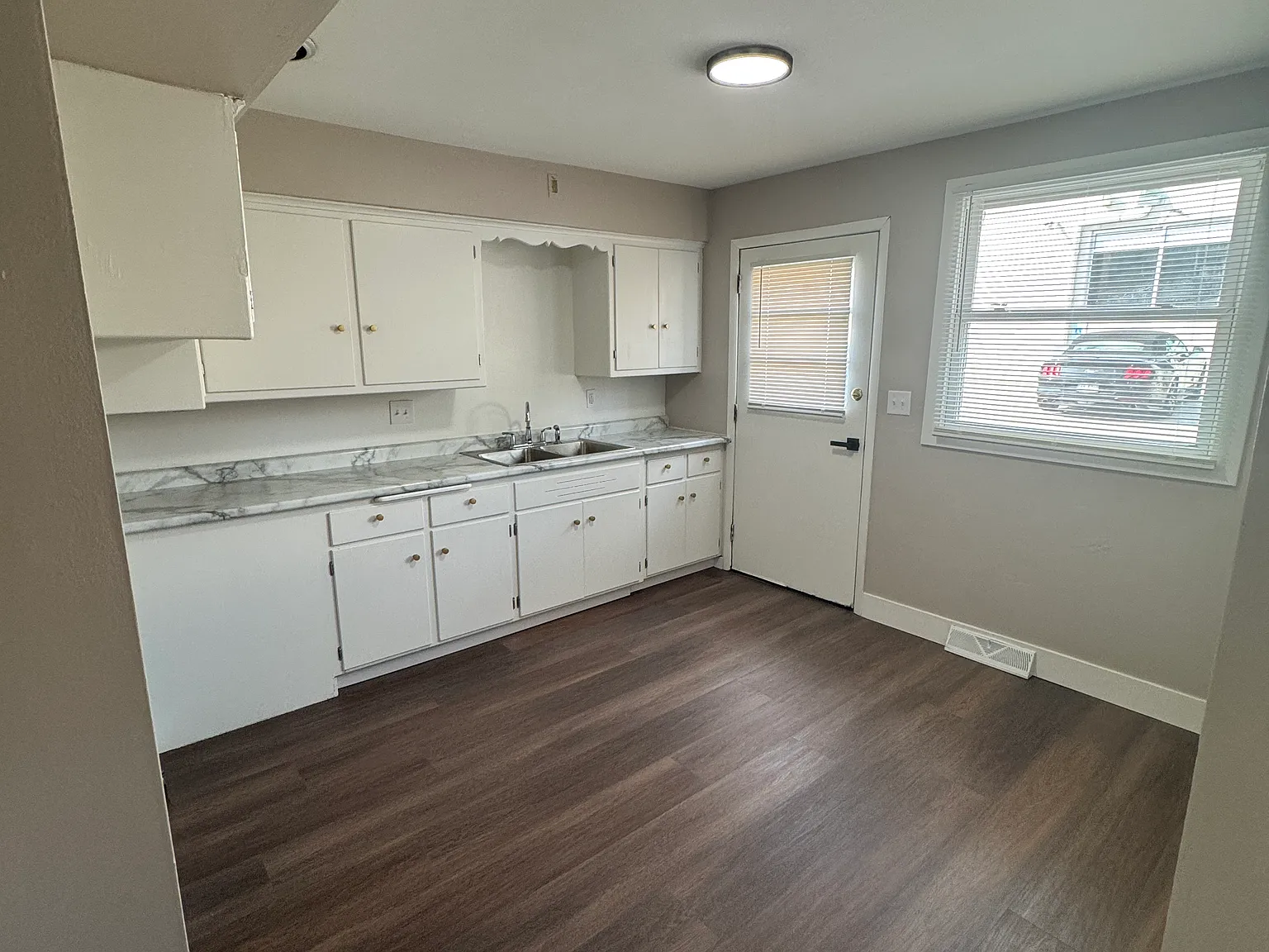 2 bed, 1000 sqft, $1,250 — Photo 2