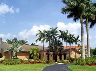 10011 W Calusa Club Dr, Miami, FL 33186