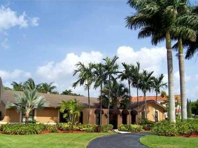 10011 W Calusa Club Dr, Miami, FL, 33186