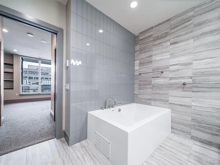 100 Detroit St #403 — Photo 30