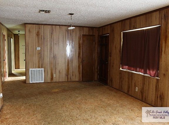 5th image of 864 Jenny Cir