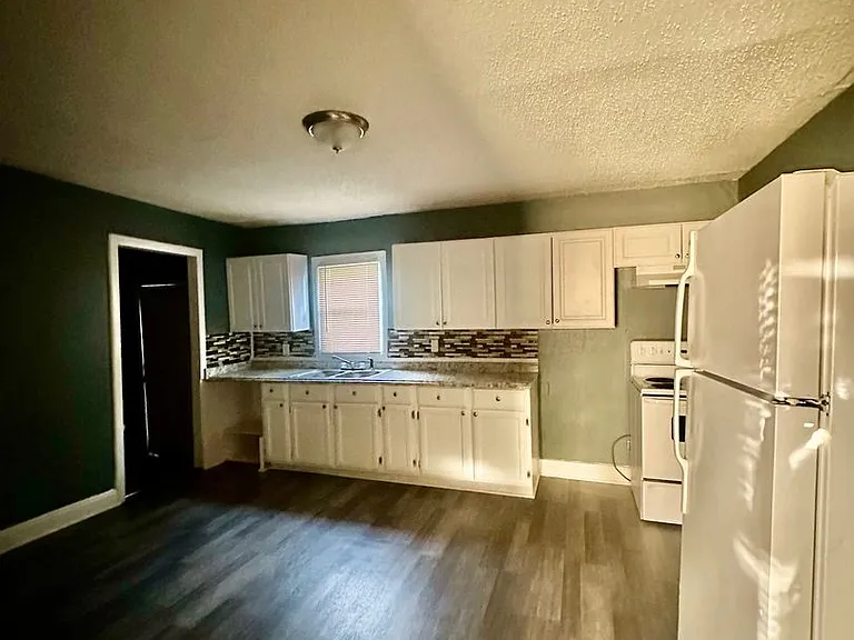 5011 Brooklyn Ave — Photo 6