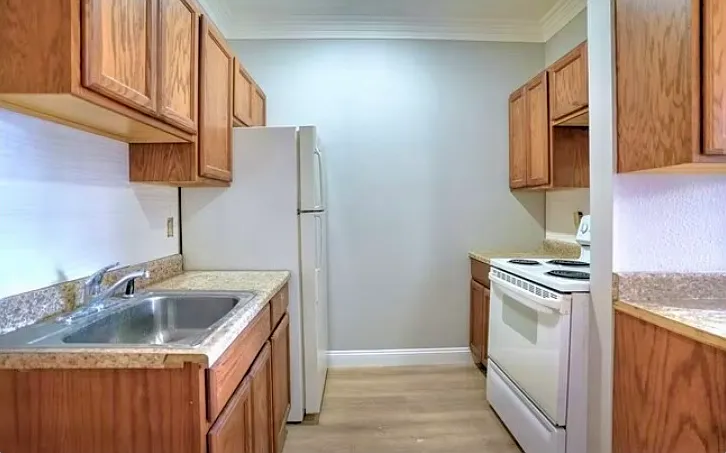 328 N Notre Dame Ave — Photo 4