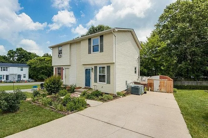 402 Gillespie Court — Photo 2