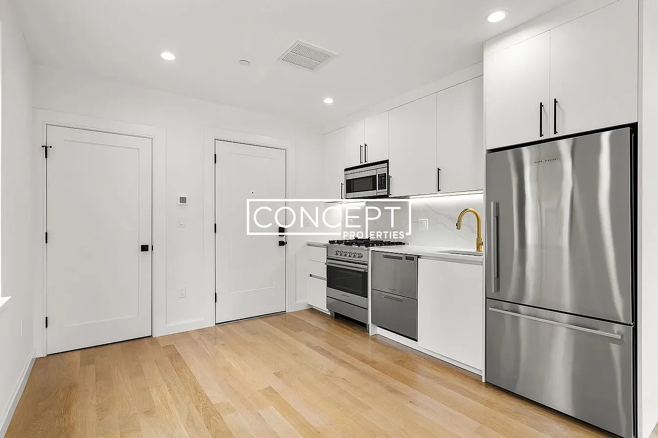 Studio, $2,500 — Photo 1