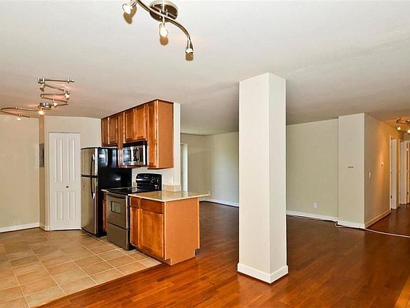 2nd image of 5630 Pershing Ave Unit 44