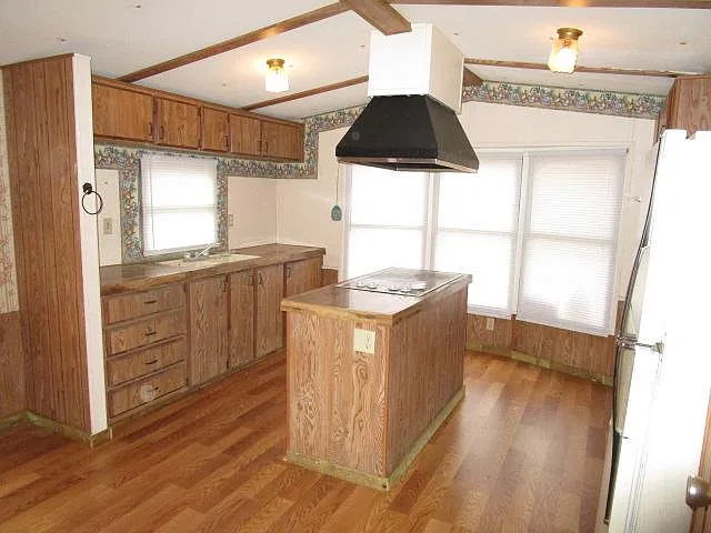 2 bed, 994 sqft, $1,050 — Photo 1