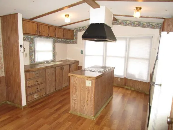 235 Valley View St, Canyon Lake, TX 78133
