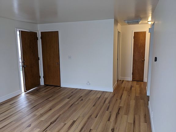 5th image of 636 E Hollywood Ave