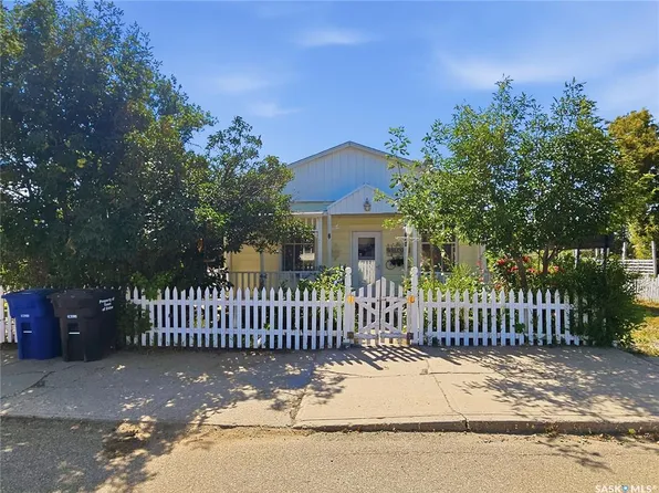 306 Main STREET, Eston, SK S0L 1A0