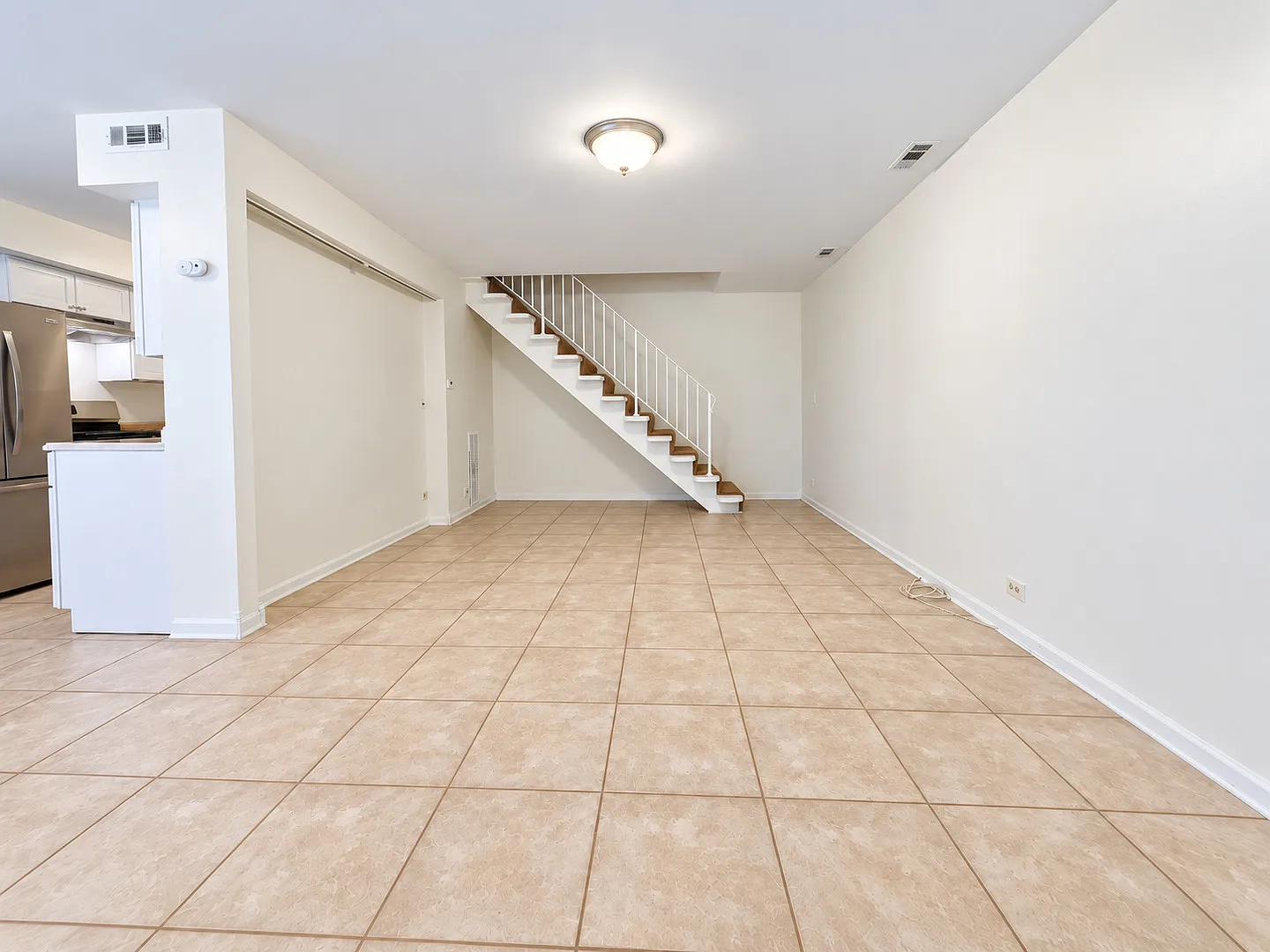 2 bed, 1000 sqft, $2,100 — Photo 3