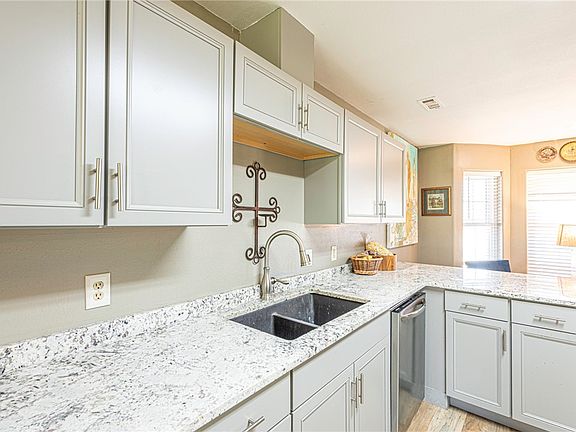 5th image of 289 Pine Meadow Dr