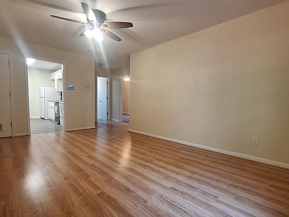 5th image of 709 S Plum St