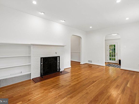 5th image of 606 Timber Ln
