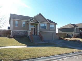 2813 Oakwood Dr, Junction City, KS 66441