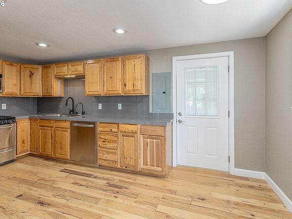 5th image of 2607 E 26th St