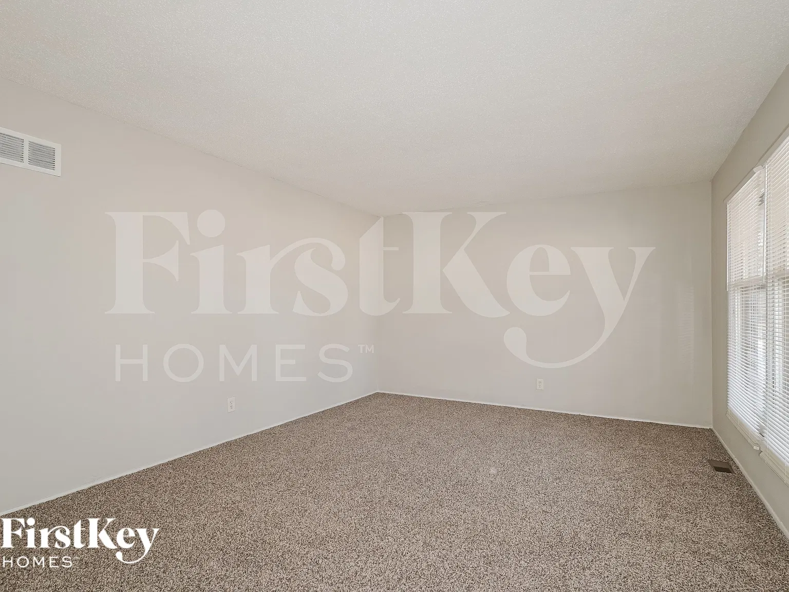 3 bed, 1.5 bath, 1025 sqft, $1,600 — Photo 3