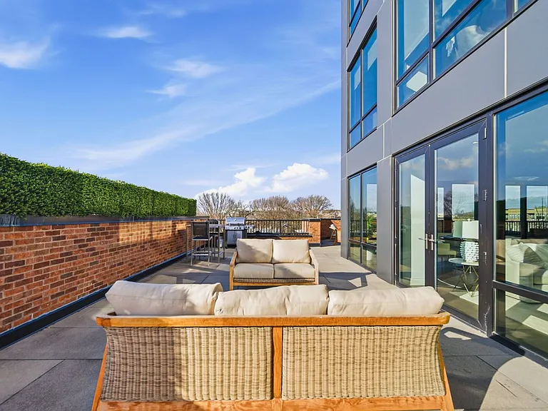 Private Terrace to 508