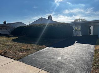 25 Glenwood Ln #25, Levittown, PA 19055
