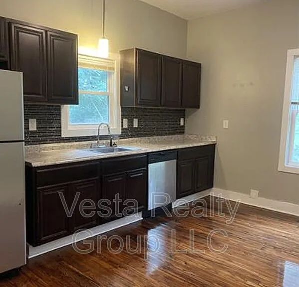 7 Emory St — Photo 7