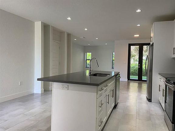 5th image of 335 Bella Sol Way